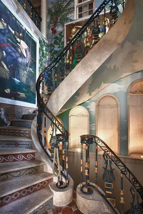 gianni versace stairs|where does gianni versace live.